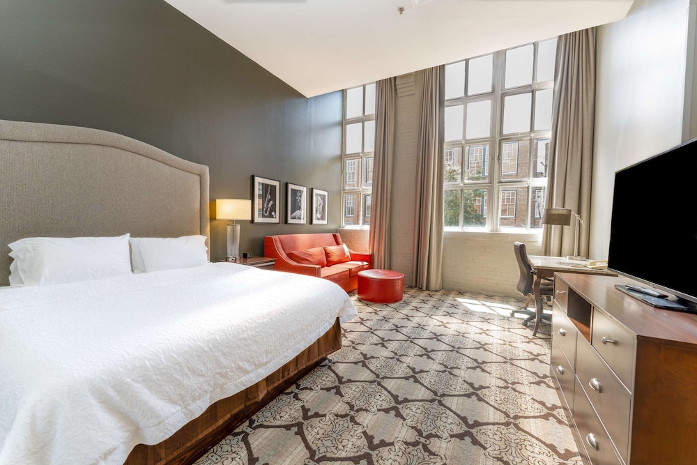 Studio suite, king bed, sofa bed, kitchen, whirlpool tub - Photo 6