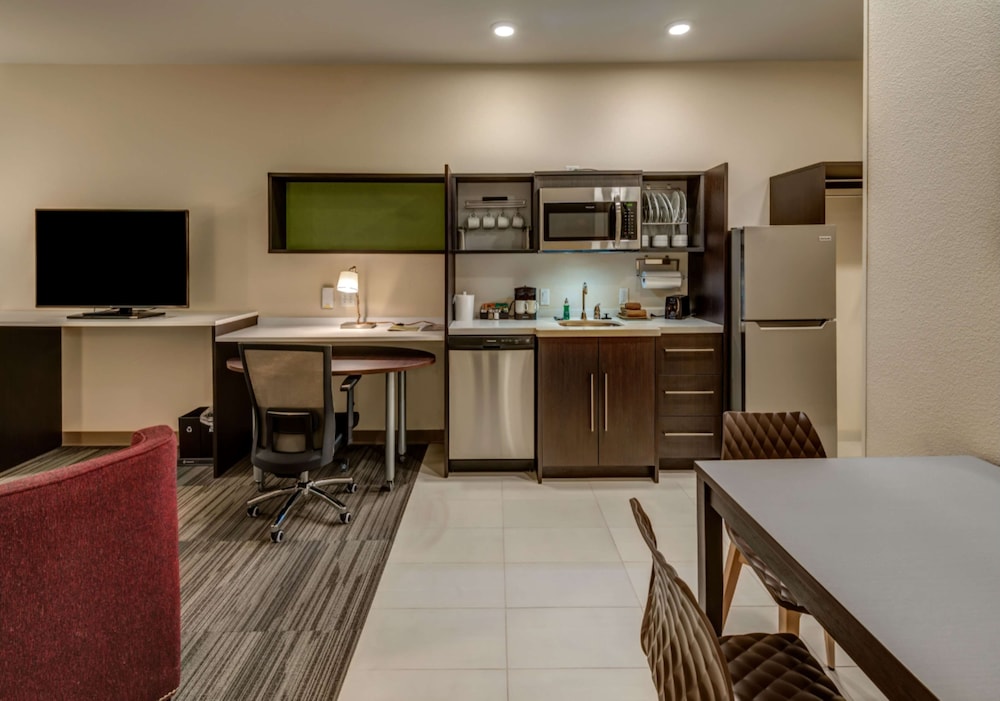Suite, 1 King Bed, Accessible (Roll-In Shower) photo 1