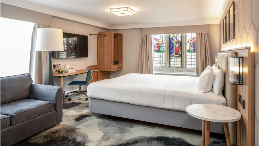 Superior Room, 1 King Bed, Non Smoking (Converts to 2 Twin Beds;with Sofabed) - Photo 2