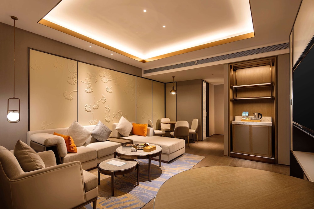 Suite, 1 Bedroom - Photo 3