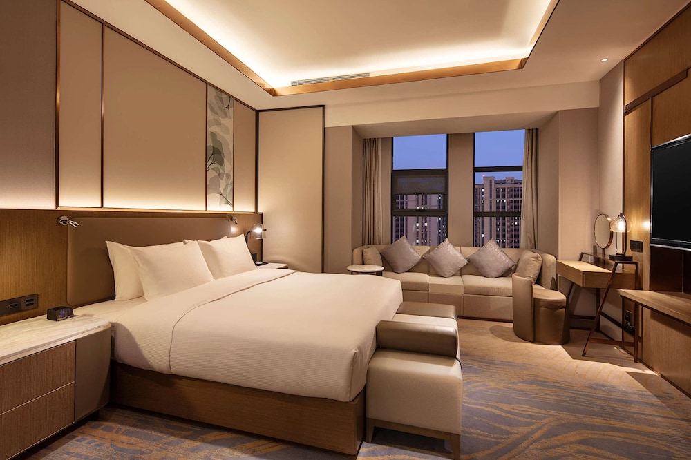 Suite, 1 Bedroom - Photo 1
