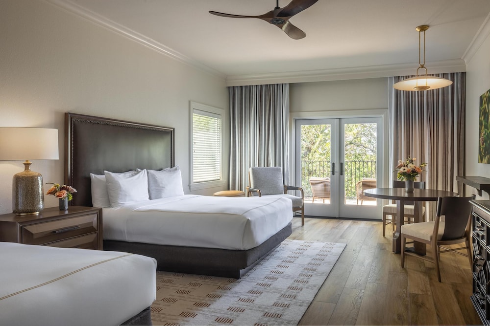 Villa, 2 Queen Beds (Mobility, Roll-In Shower)