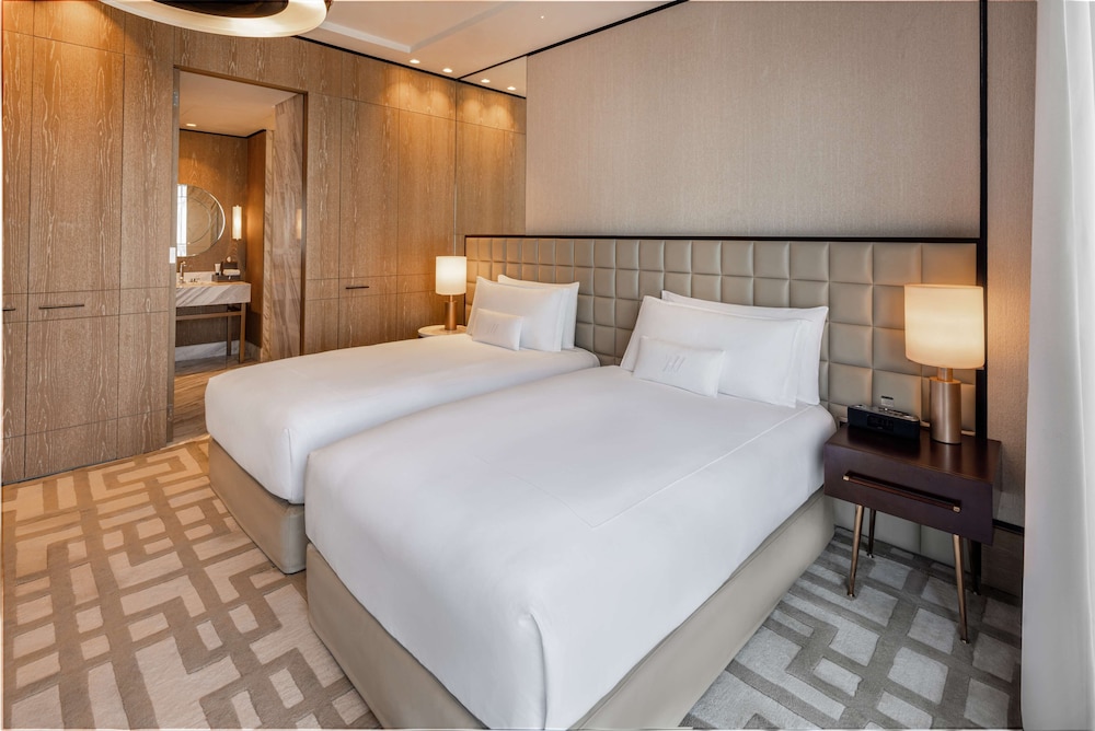 Suite, 2 Bedrooms, Balcony, Corner (Residential)