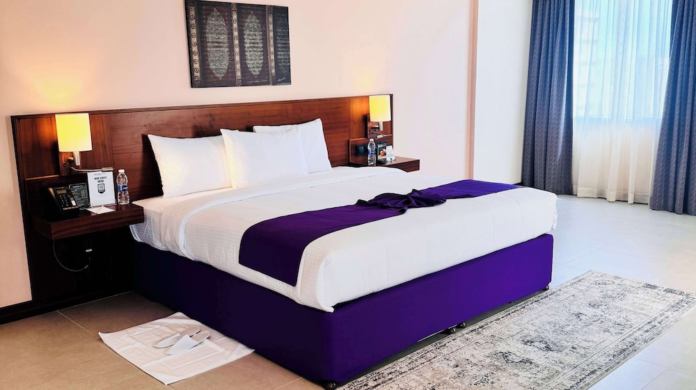 Junior Suite, 1 King Bed - Photo 1