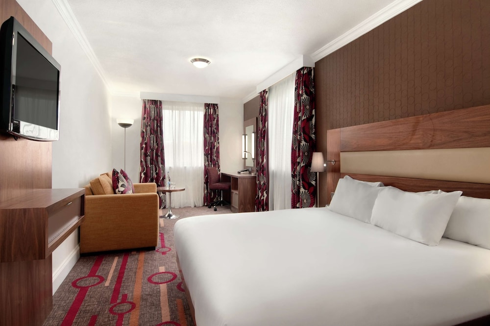 Deluxe Room, 1 King Bed - Photo 4