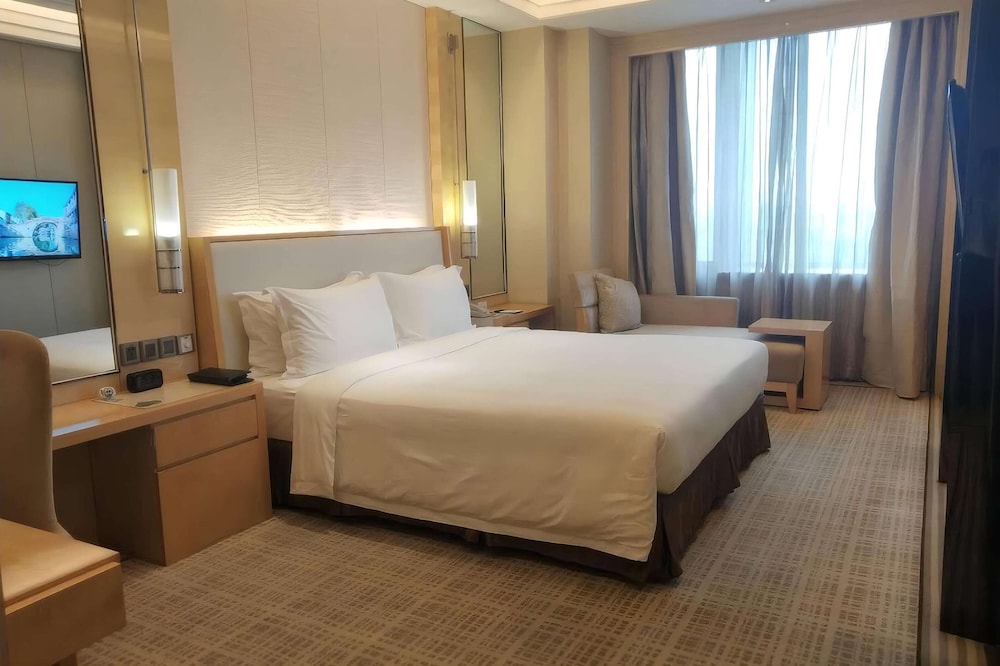 Room, 1 King Bed photo 2