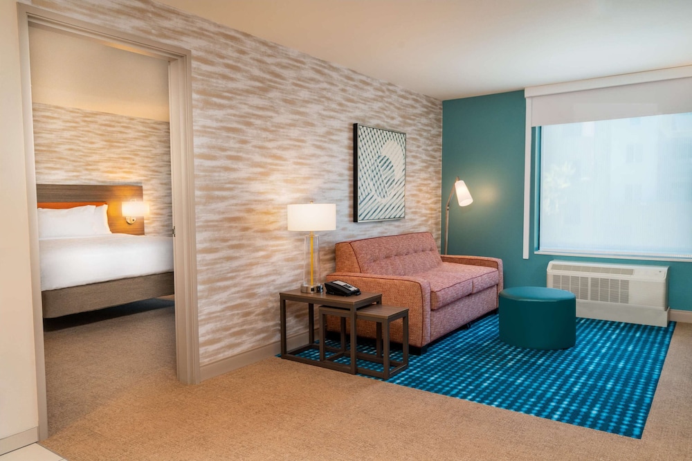 Suite, 1 King Bed, Accessible (Hearing) - Photo 4