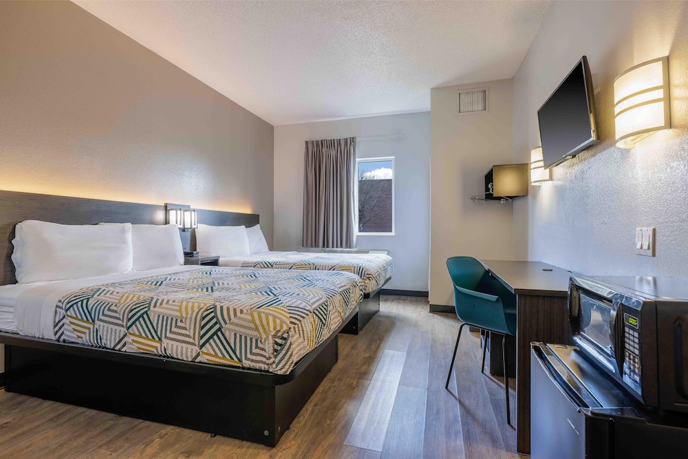 Deluxe Room, 2 Double Beds, Non Smoking, Refrigerator & Microwave photo 1