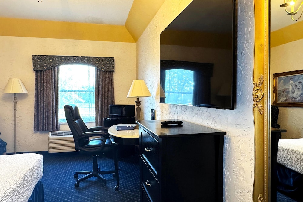 Room, 1 Queen Bed, Mobility Accessible, Non Smoking (Bathtub W/grab Bars) - Photo 2