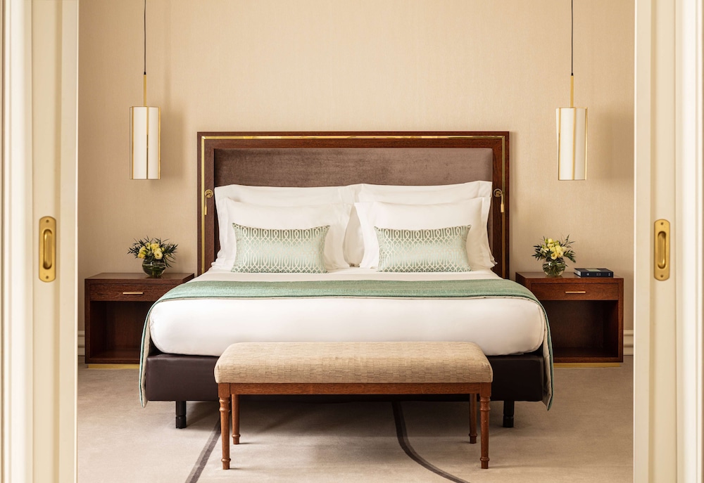 Premium Suite (Extra Bed 3 Adults)