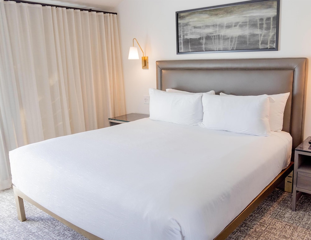 Room, 2 Queen Beds, Balcony - Photo 6