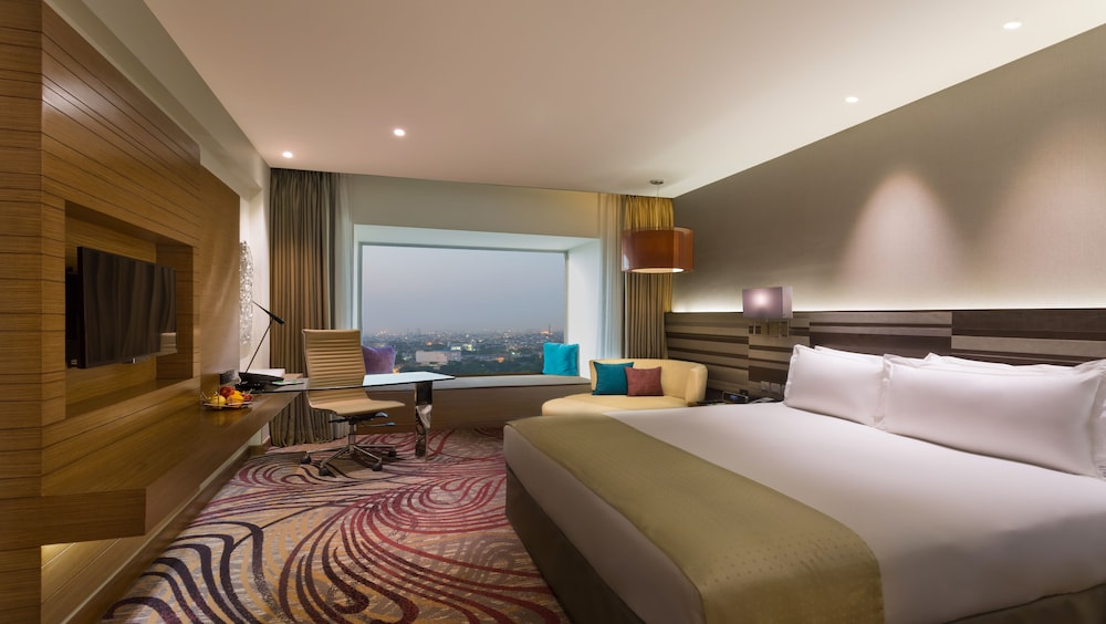 Standard Room, 1 King Bed, Smoking, City View