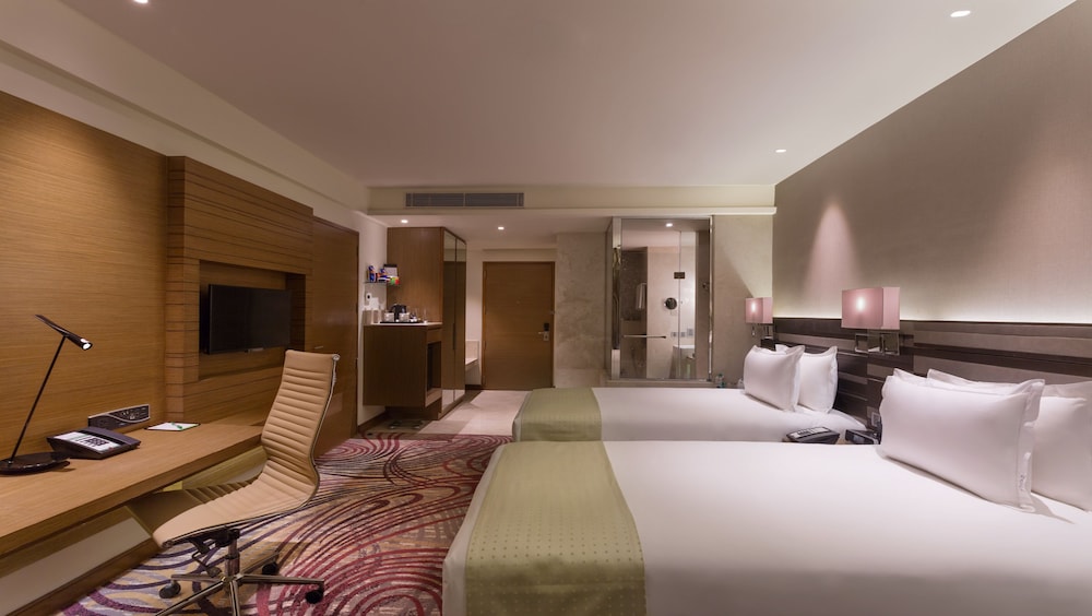 Standard Room, 2 Twin Beds, Smoking, City View photo 3