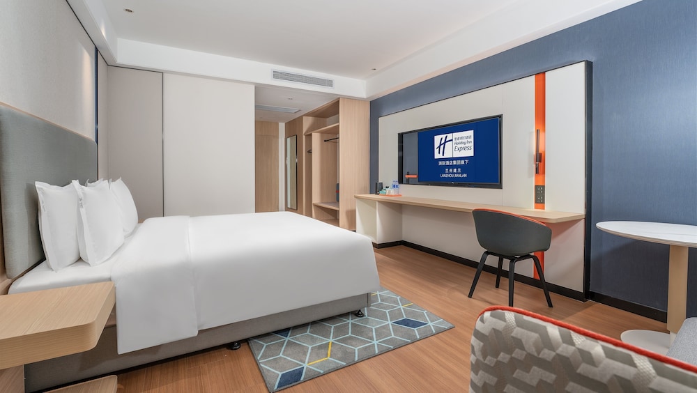 Standard Room, 1 King Bed (Extra Floor Space) - Photo 3