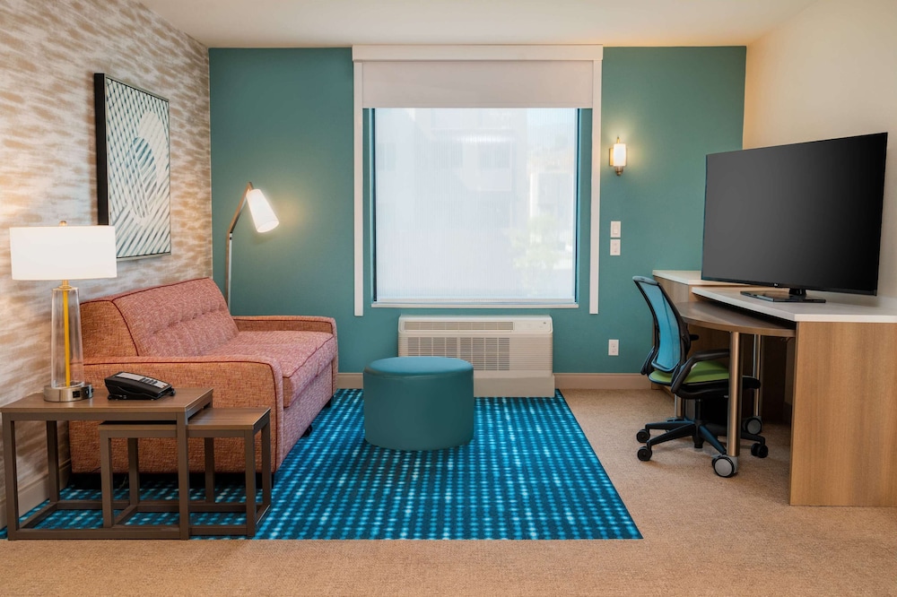 Studio Suite, 1 King Bed, Non Smoking - Photo 2