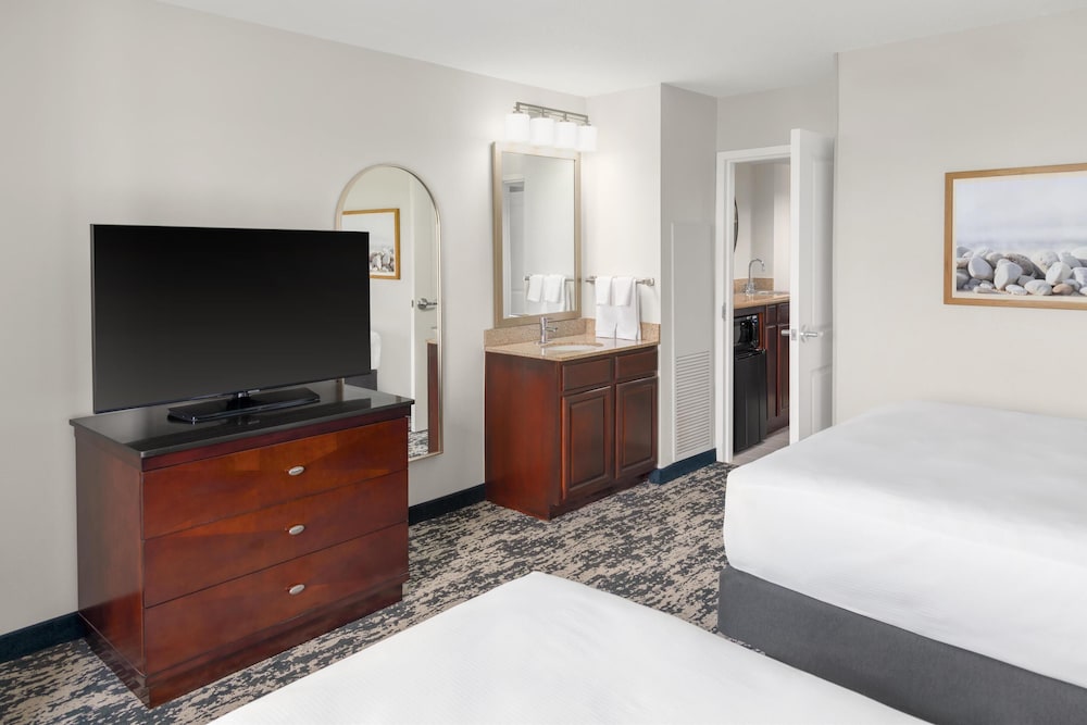 Suite, 2 Queen Beds - Photo 2