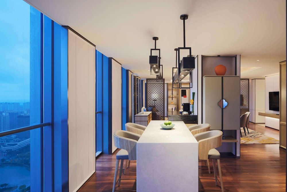 Presidential Suite thumbnail 5