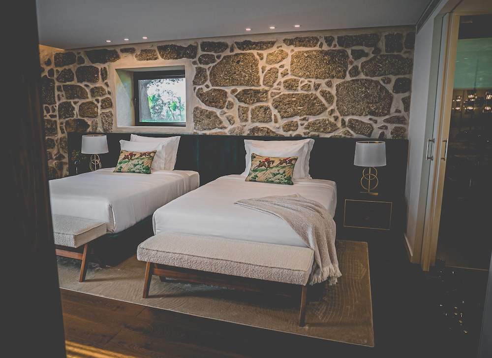 Deluxe Double or Twin Room - Photo 11
