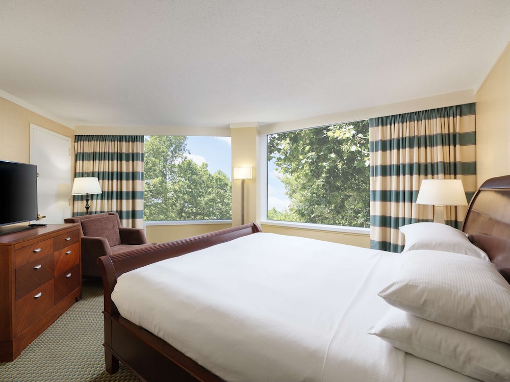 Junior Suite, 1 King Bed, Bathtub - Photo 1