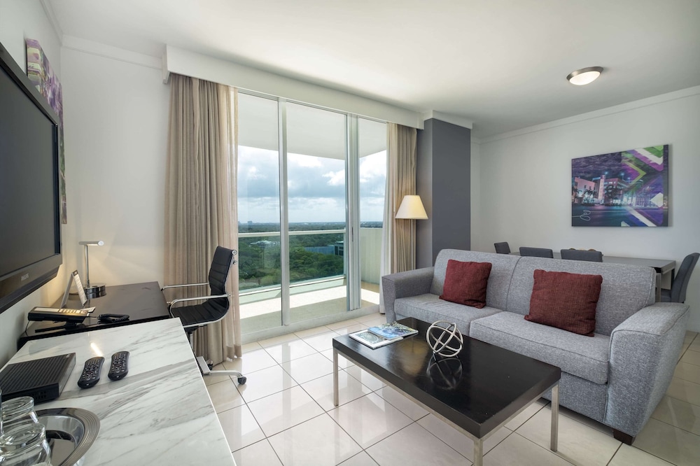 Suite, 1 King Bed, Balcony, Bay View (with Sofabed, Full Kitchen) photo 1