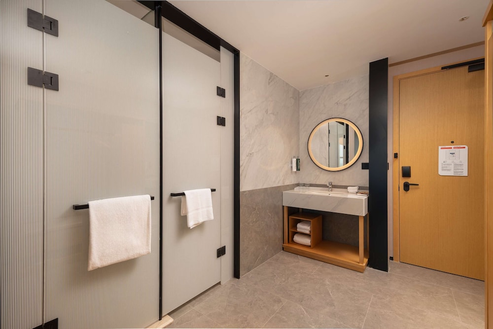 Room, 1 King Bed, Sea View