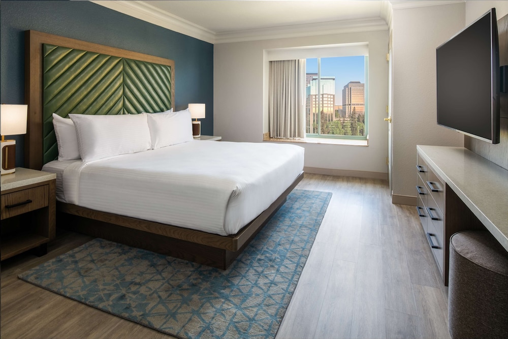 Suite, 1 King Bed, Accessible, Bathtub (2 Room Suite) - Photo 5