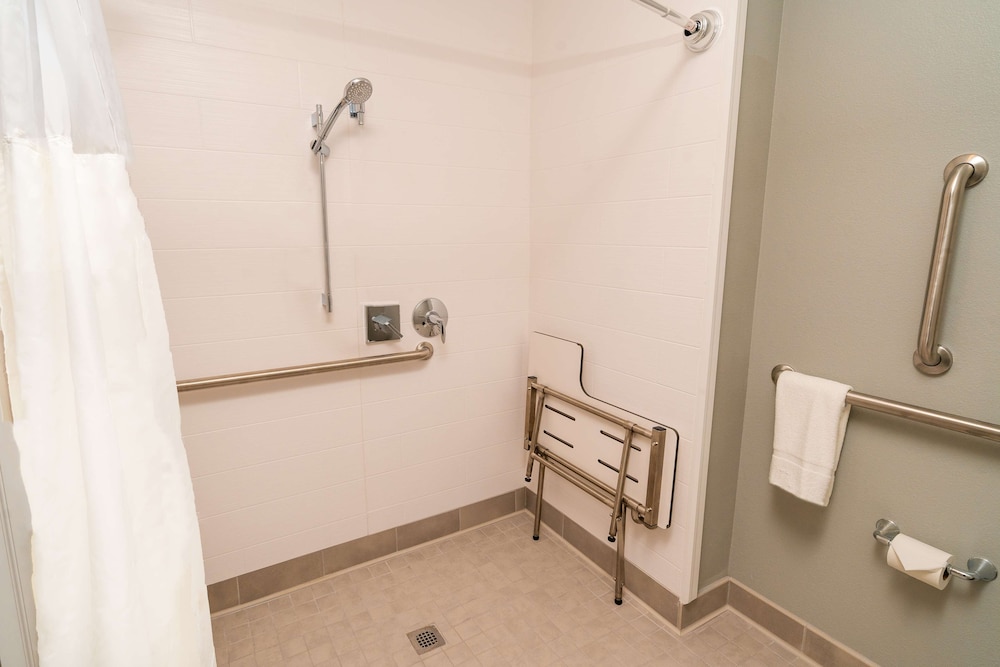 Suite, 2 Queen Beds, Accessible (Roll-In Shower) - Photo 5