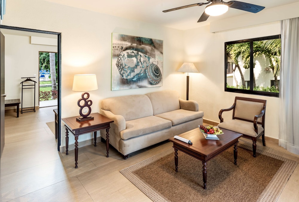 Premium Suite (Level) - Photo 1
