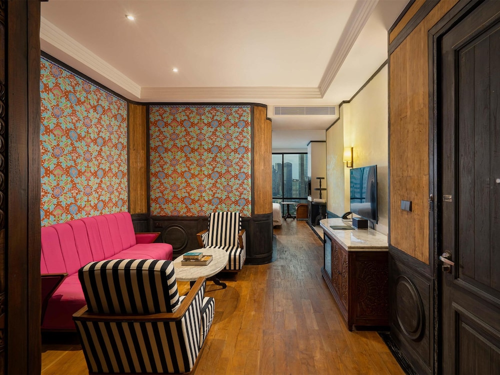 Orient Suite Room - King Bed - Photo 6