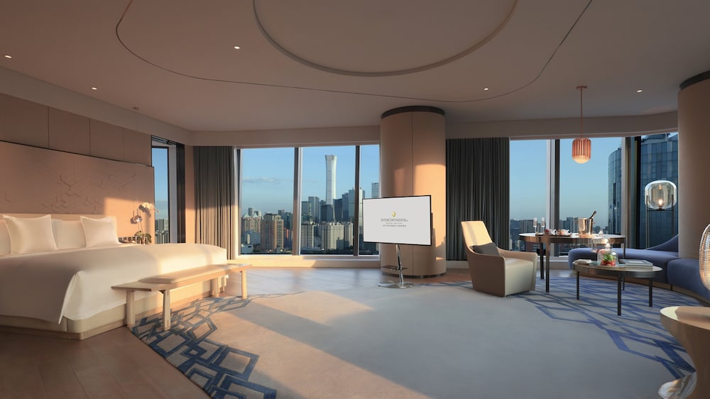 Junior Suite, 1 King Bed (CBD View)