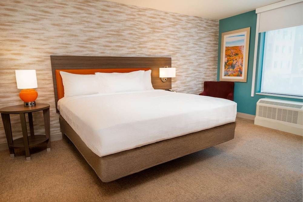 Suite, 1 King Bed, Accessible (Hearing) - Photo 2