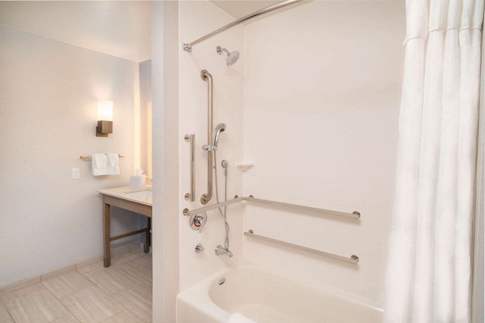 Suite, 1 King Bed, Accessible, Bathtub - Photo 6