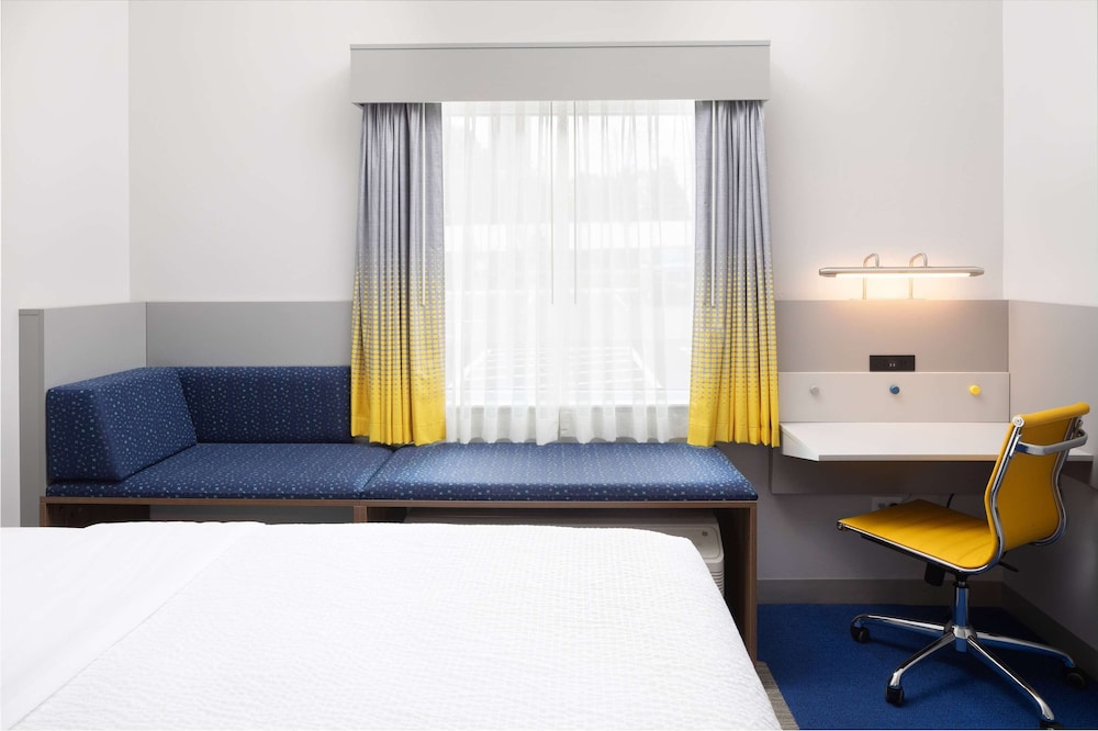 Studio Suite, 1 King Bed, Non Smoking - Photo 5