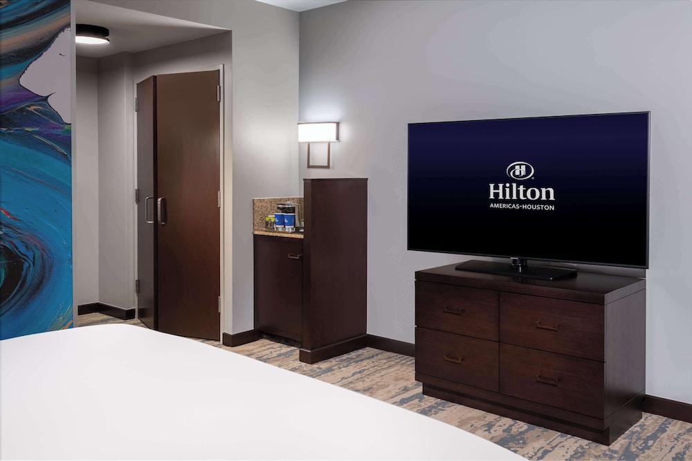 Executive Room, 1 King Bed, Accessible (Roll-In Shower) photo 3