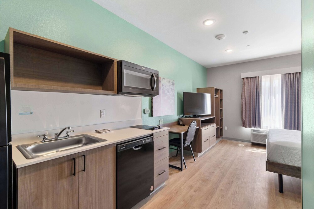 Suite, 1 Queen Bed, Non Smoking - Photo 4