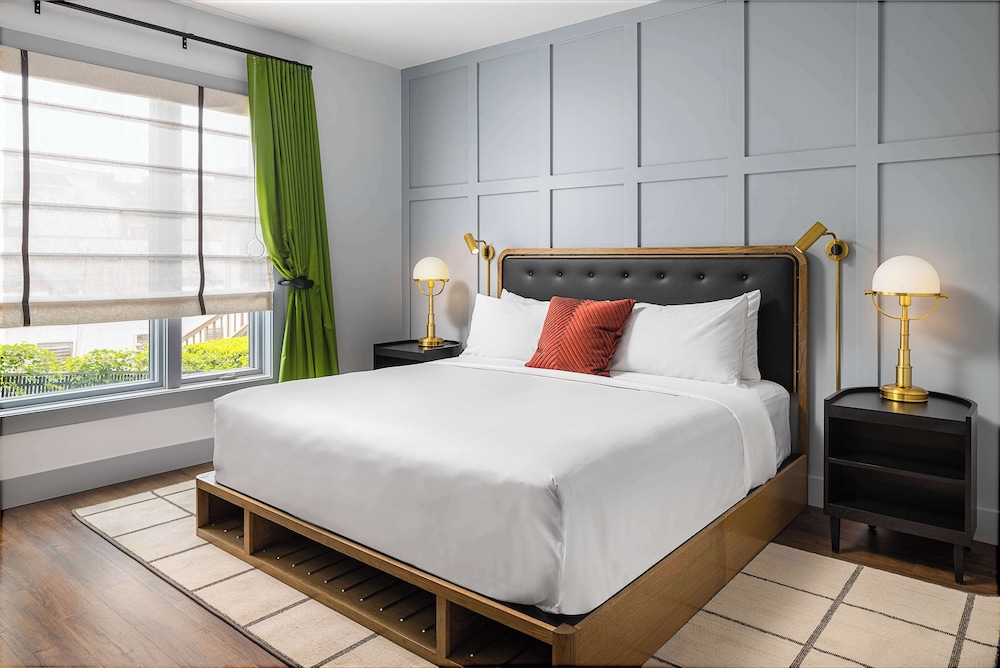 Deluxe Room, 1 King Bed, Accessible (Hearing) - Photo 5
