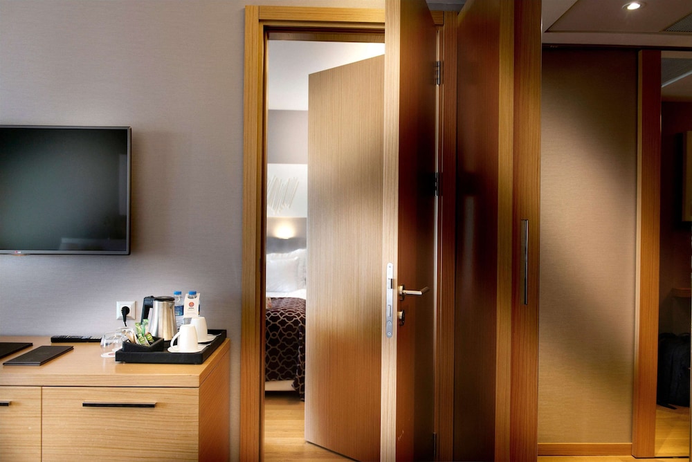 Connection Room with Sea View