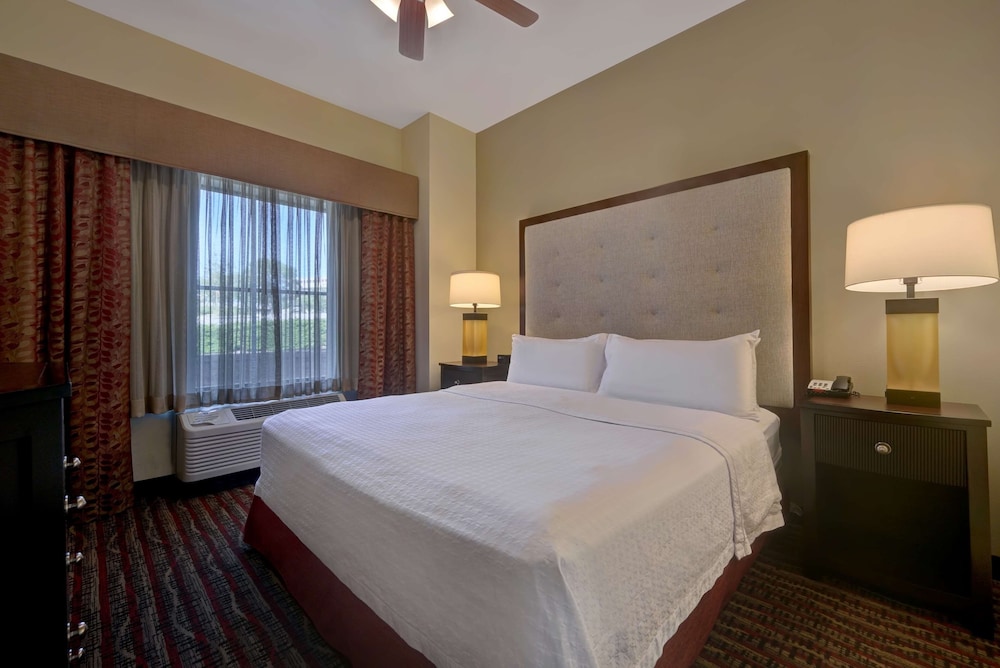 Studio, 1 King Bed, Accessible, Bathtub (Mobility & Hearing) - Photo 3