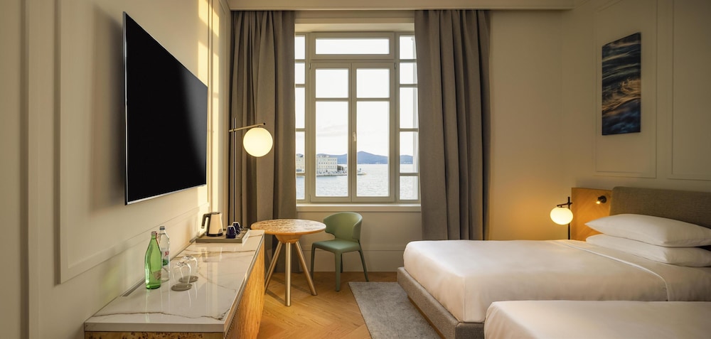 Room, 2 Twin Beds, Sea View
