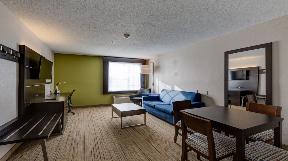 Suite, 2 Queen Beds - Photo 2
