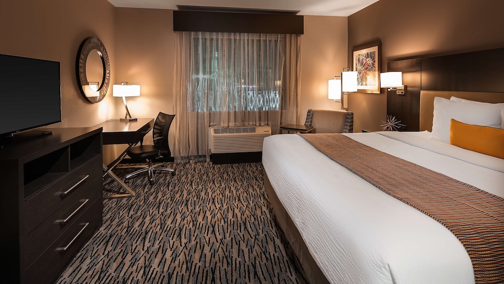 Suite, 1 King Bed, Accessible, Kitchen (Dining Table;Walk-in Shower,Full Kit) photo 1