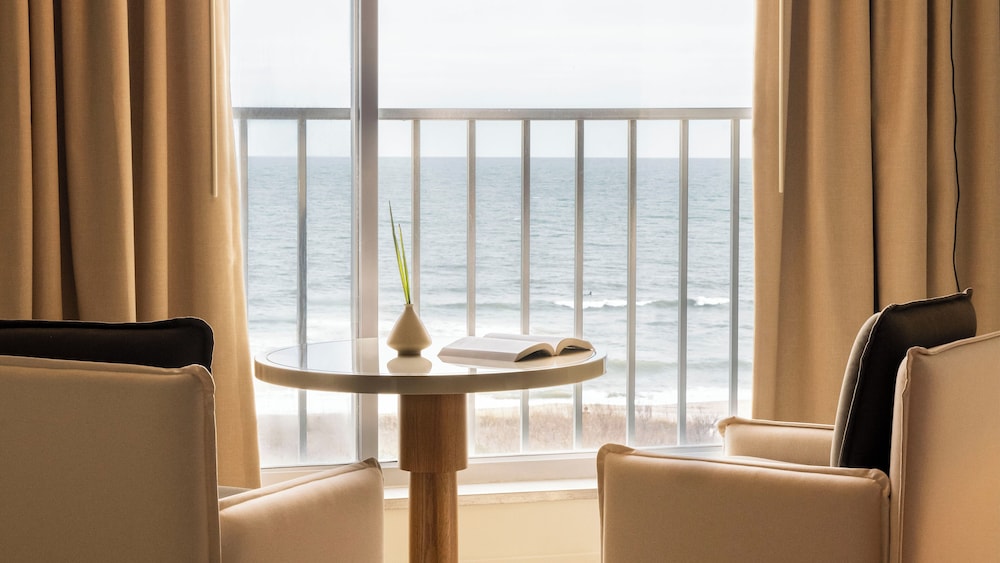 Oceanfront Double Queen photo 2