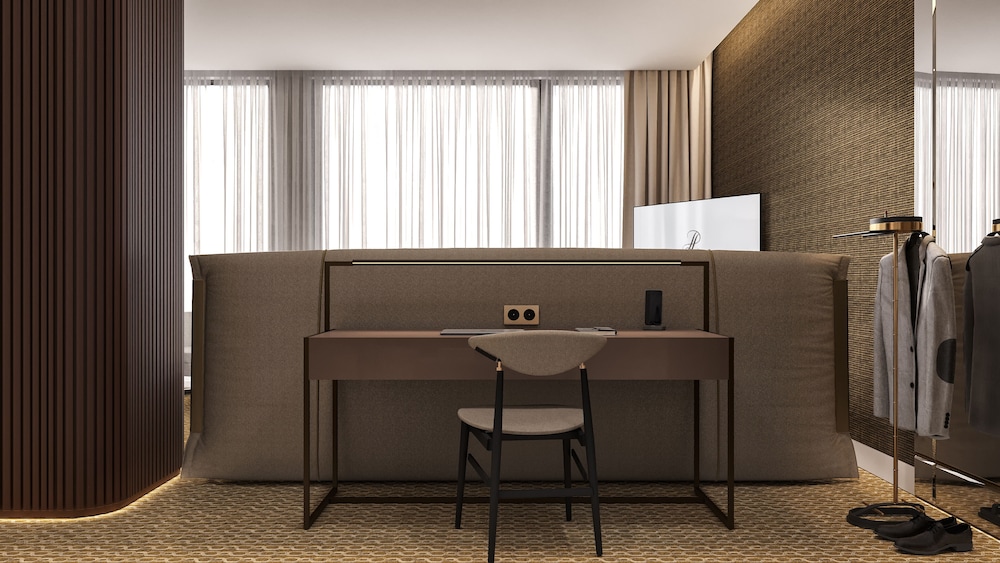 One Bedroom Suite with Balcony (Non Smoking)