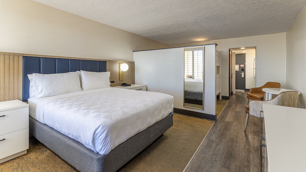 Standard Room, Multiple Beds, Oceanfront - Photo 8