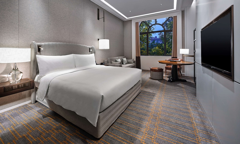 Room, 1 King Bed, Accessible - Photo 3