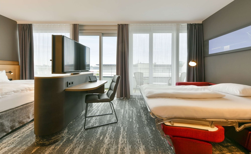 Junior Suite, 1 Queen Bed, Balcony - Photo 2
