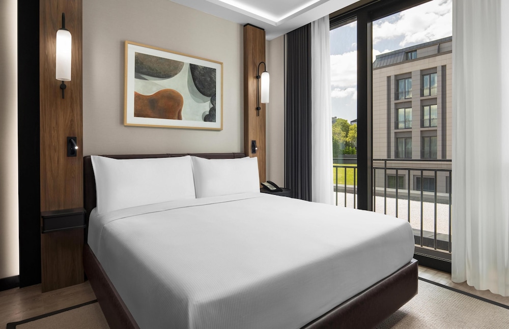 King Corner Skyline Suite