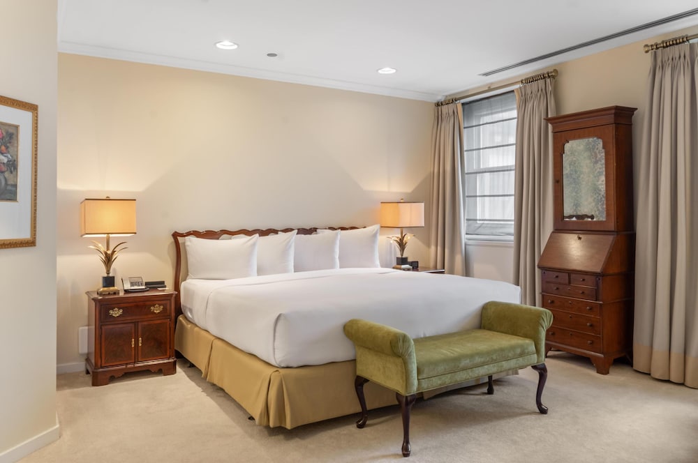 Room, Multiple Beds (The Drake Residence)
