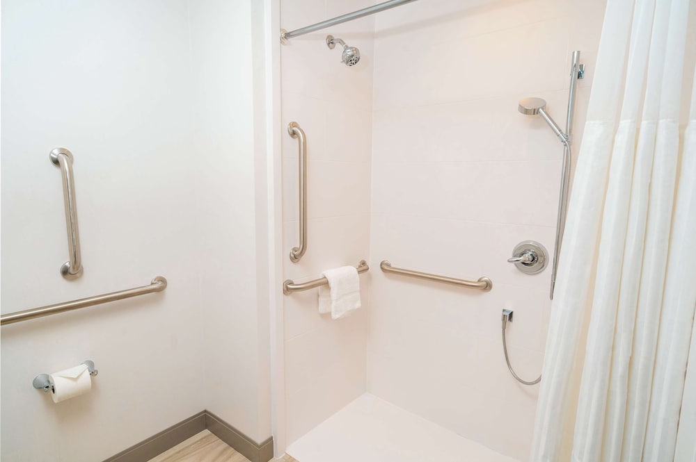 Room, 2 Queen Beds, Accessible (Roll-In Shower) - Photo 7