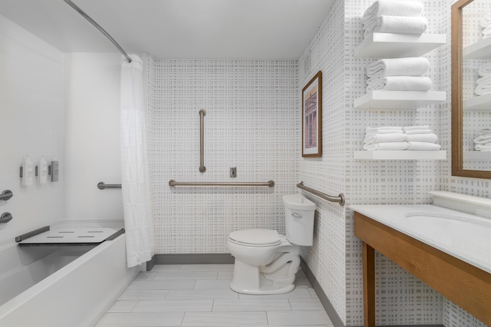 Room, 1 King Bed, Accessible, Bathtub (Hearing & Mobility)